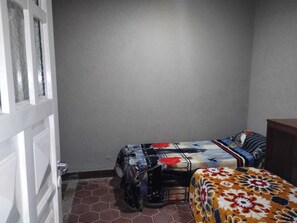 Acceso a internet y ropa de cama 