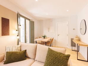 Living area - Calderers La Daina - Holiday Apartment Rental Girona | Bravissimo (Girona)