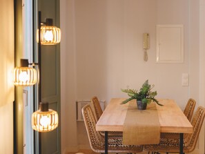 Dining - Calderers La Daina - Holiday Apartment Rental Girona | Bravissimo (Girona)