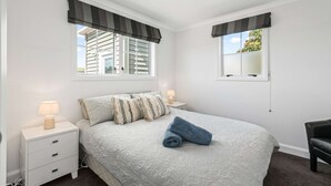 3 quartos, ferros/tábuas de passar roupa, Wi-Fi, roupa de cama