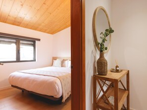 Iron/ironing board, Internet, bed sheets - Santa Clara Penthouse 2 - Holiday Apartment Girona | Bravissimo (Girona)