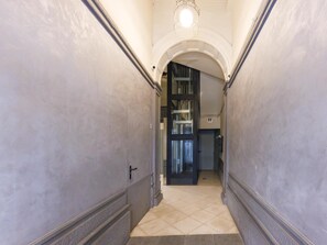 Interior - Santa Clara Penthouse 2 - Holiday Apartment Girona | Bravissimo (Girona)