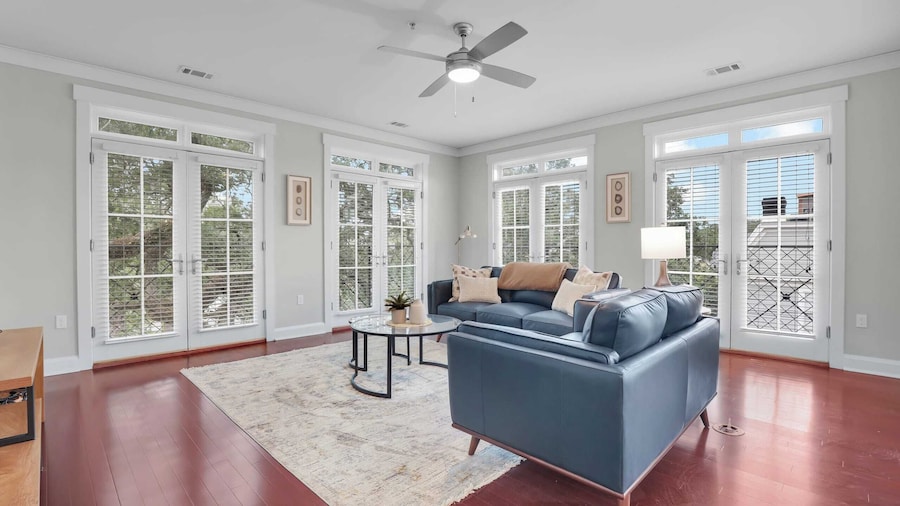 Sleeps 28 4 Suites in Walkable Historic District The Juliette by Avantstay