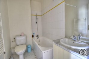 Bathroom - City Break apartment in the heart of Lyon - Comfort and warm welcome in the immediate vicinity of tra (LYON 3E ARRONDISSEMENT)