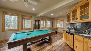 House (4 Bedrooms) | Interior - Truckee Mountain Cabin With Hot Tub + Game Room + Forest Views Gray Wolf Lodge by Avantstay (Truckee)