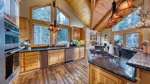 Interior - Truckee Mountain Cabin With Hot Tub + Game Room + Forest Views Gray Wolf Lodge by Avantstay (Truckee)