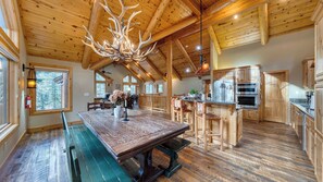 House (4 Bedrooms) | Interior - Truckee Mountain Cabin With Hot Tub + Game Room + Forest Views Gray Wolf Lodge by Avantstay (Truckee)