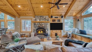 Interior - Truckee Mountain Cabin With Hot Tub + Game Room + Forest Views Gray Wolf Lodge by Avantstay (Truckee)