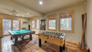 House (4 Bedrooms) | Interior - Truckee Mountain Cabin With Hot Tub + Game Room + Forest Views Gray Wolf Lodge by Avantstay (Truckee)