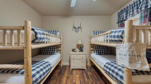 House (4 Bedrooms) | Interior - Truckee Mountain Cabin With Hot Tub + Game Room + Forest Views Gray Wolf Lodge by Avantstay (Truckee)