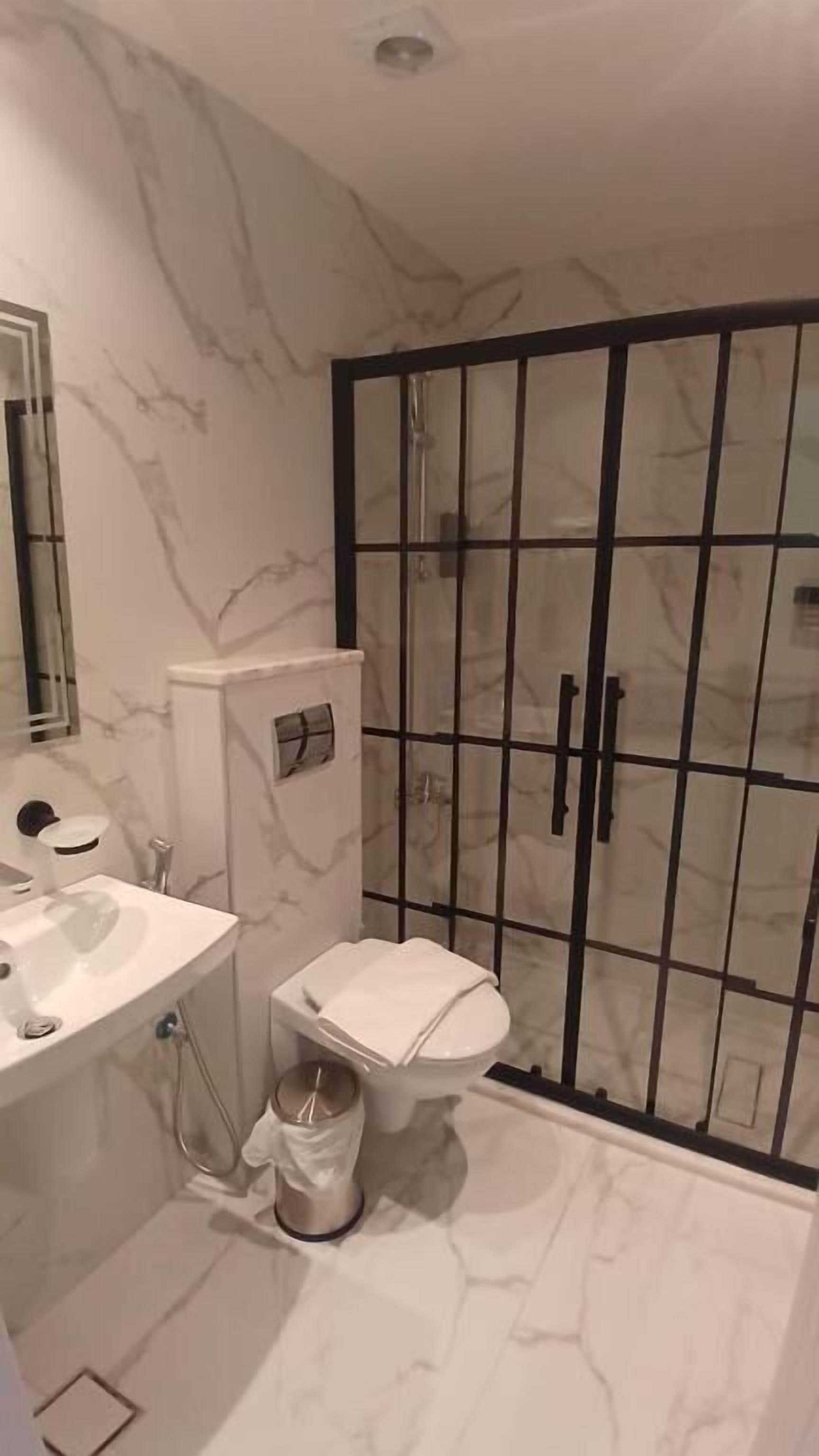 华丽双人房 | 浴室 | 吹风机、毛巾、肥皂、洗发水