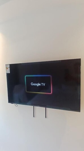 Deluxe Double Room | Television