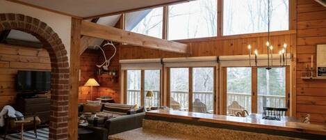 Smart-TV, peis, fotballspill og bordtennis