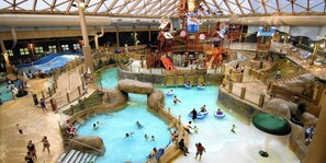 Kalahari Indoor Waterpark about 10.4 miles from the property - Lake House Escape | Fire Pit+Jacuzzi+Sauna+Games (Tobyhanna)