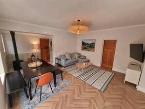 Interior - Rose cottage w/ inverter + hot tub + AC (Cape Town)