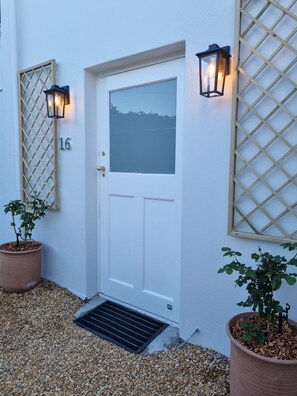 Exterior detail - Rose cottage w/ inverter + hot tub + AC (Cape Town)