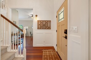 Interior - Walk to Downtown Lincoln, Shuffleboard, Fire Pit, Chef’s Kitchen (Lincoln)