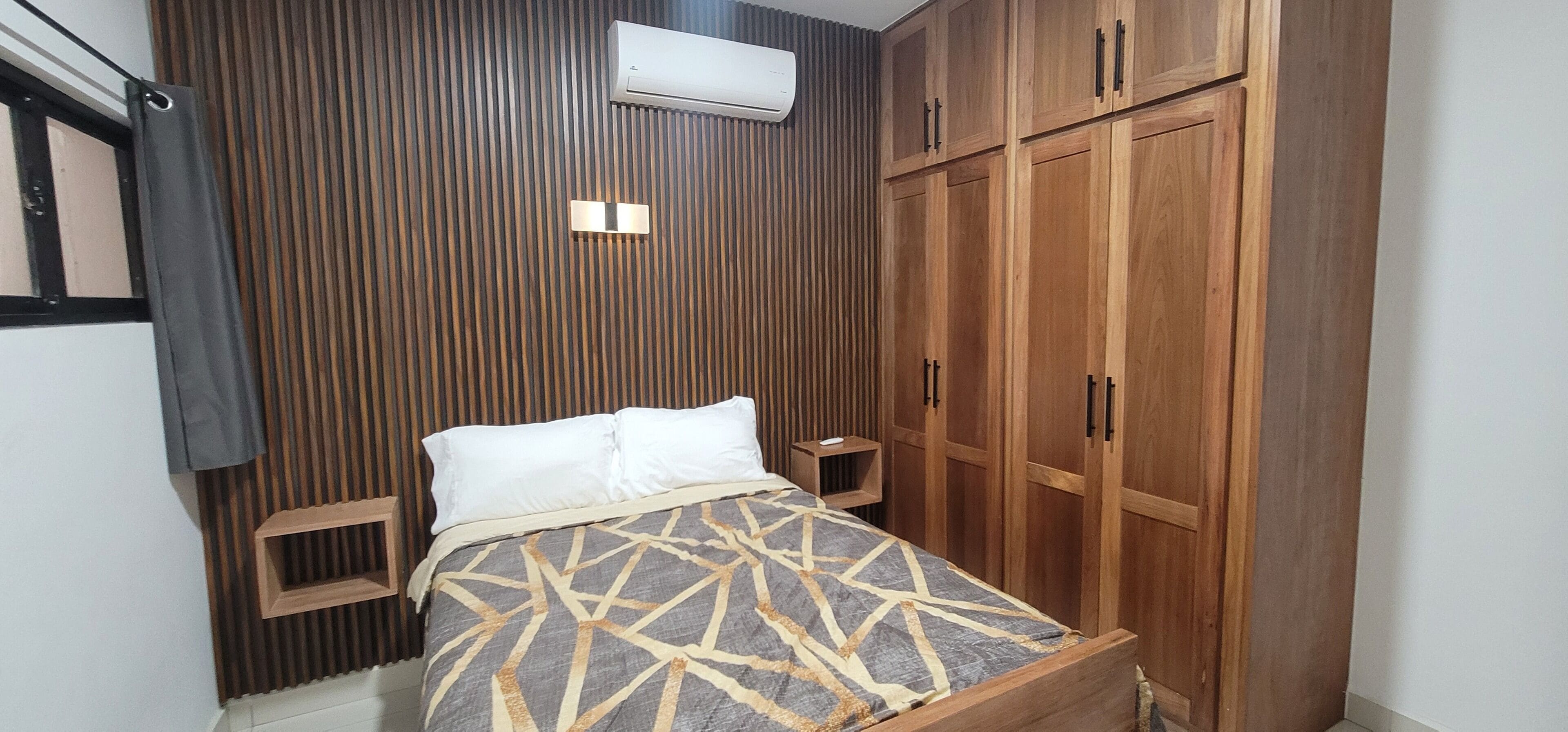 熨斗/熨衫板、Wi-Fi、床單