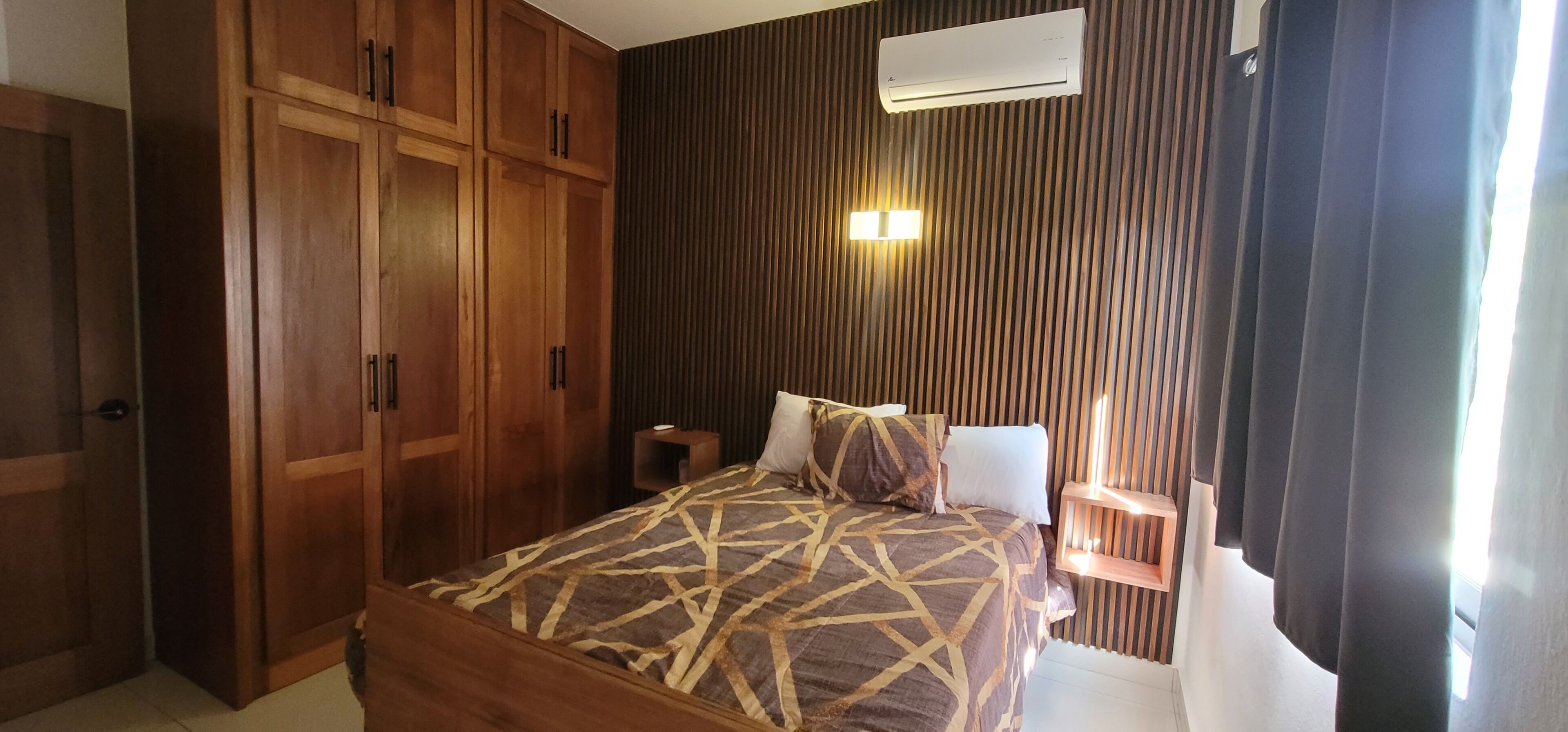 熨斗/熨衫板、Wi-Fi、床單