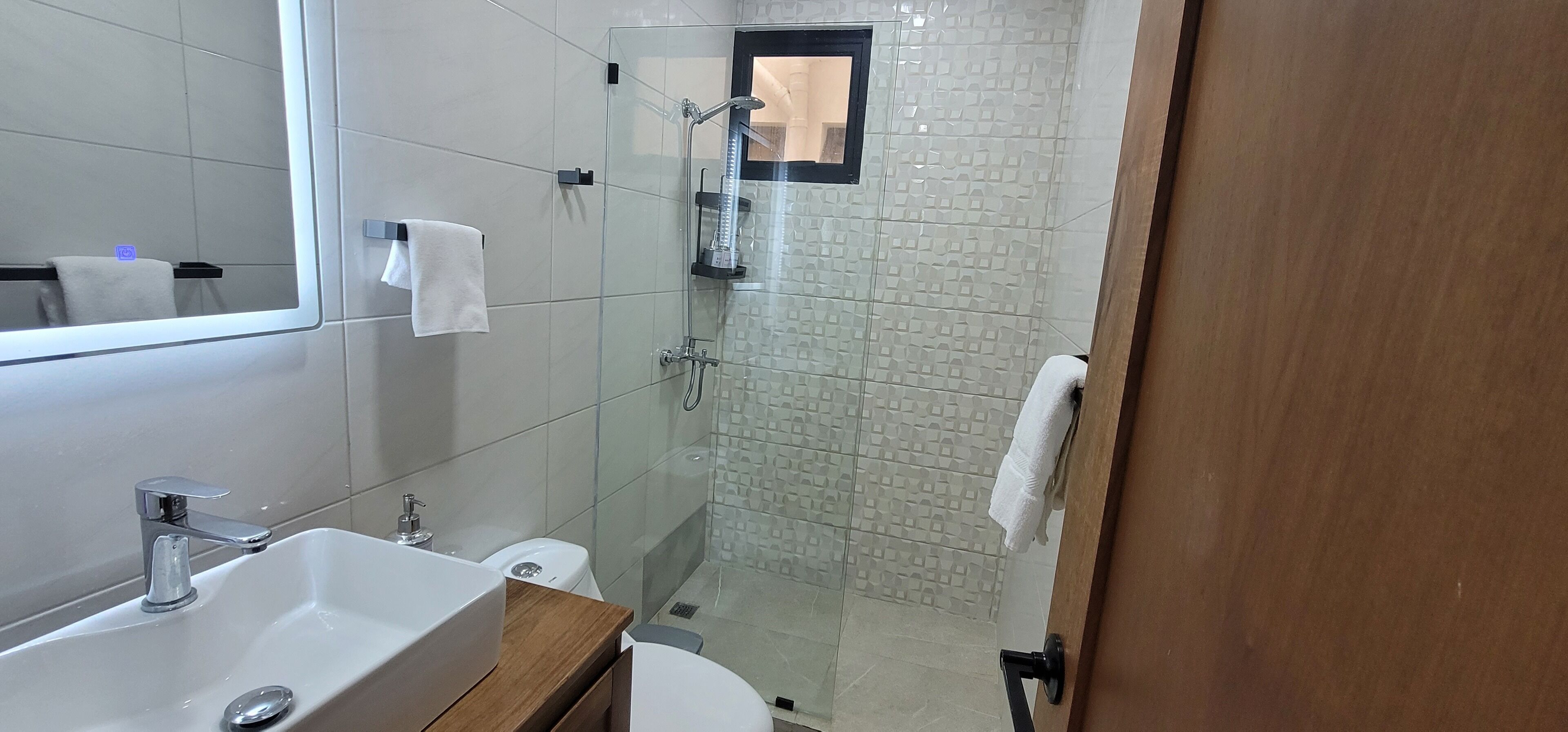 淋浴設備、提供毛巾、番梘、廁紙