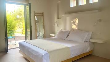 In-room safe, soundproofing, free WiFi