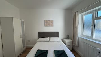 Iron/ironing board, WiFi, bed sheets