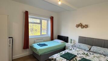 Iron/ironing board, WiFi, bed sheets