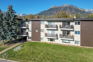 Exterior - Panoramic Mountain Views, Sauna, Pet Paradise (Fernie)