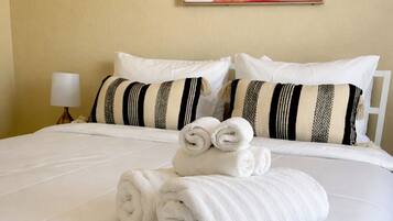 3 bedrooms, iron/ironing board, WiFi, bed sheets