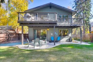 Outdoor dining - Whitefish Ski & Lake Condo Near Downtown (Whitefish)