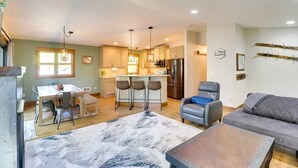 TV - Whitefish Ski & Lake Condo Near Downtown (Whitefish)