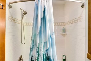 Hair dryer, towels, soap, shampoo - Whitefish Ski & Lake Condo Near Downtown (Whitefish)