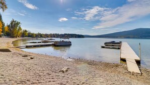 Beach - Whitefish Ski & Lake Condo Near Downtown (Whitefish)