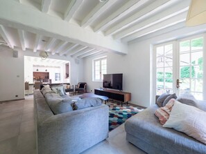 TV, fireplace - Maison Cocherel - Collection Idylliq (Houlbec-Cocherel)