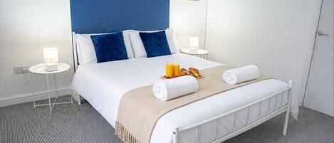 2 habitaciones, tabla de planchar con plancha, wifi y ropa de cama