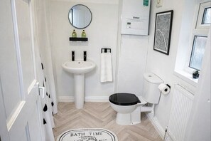 Handtücher, Seife, Toilettenpapier
