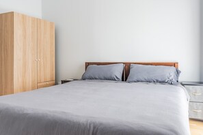 3 chambres, fer et planche à repasser, Wi-Fi, draps fournis