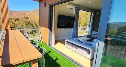 Modern Catskills Mountain Retreat with Rooftop Hot Tub on 22 Private Acres
