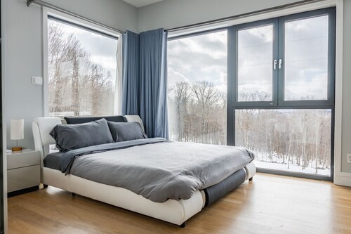 Modern Catskills Mountain Retreat with Rooftop Hot Tub on 22 Private Acres