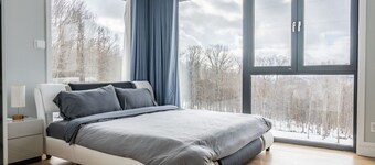 Modern Catskills Mountain Retreat with Rooftop Hot Tub on 22 Private Acres