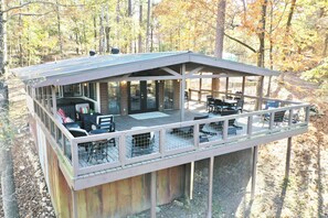 Outdoor dining - Lake Cabin Near Crater of Diamonds (Murfreesboro)
