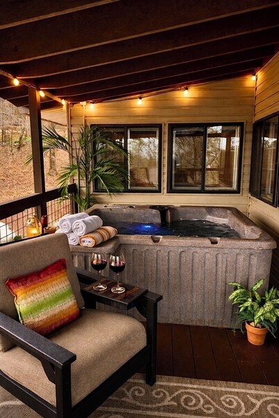 Lake Cabin Near Crater of Diamonds