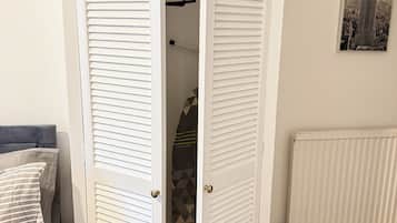 Iron/ironing board, WiFi