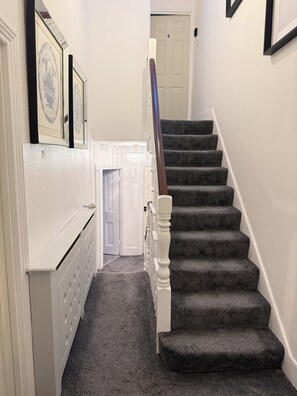 Interior - Modern Comfort Meets Space – 5 Bedroom Home (London)