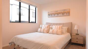 3 soveværelser, pengeskab på værelset, strygejern/strygebræt