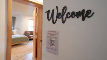 Iron/ironing board, free WiFi, bed sheets