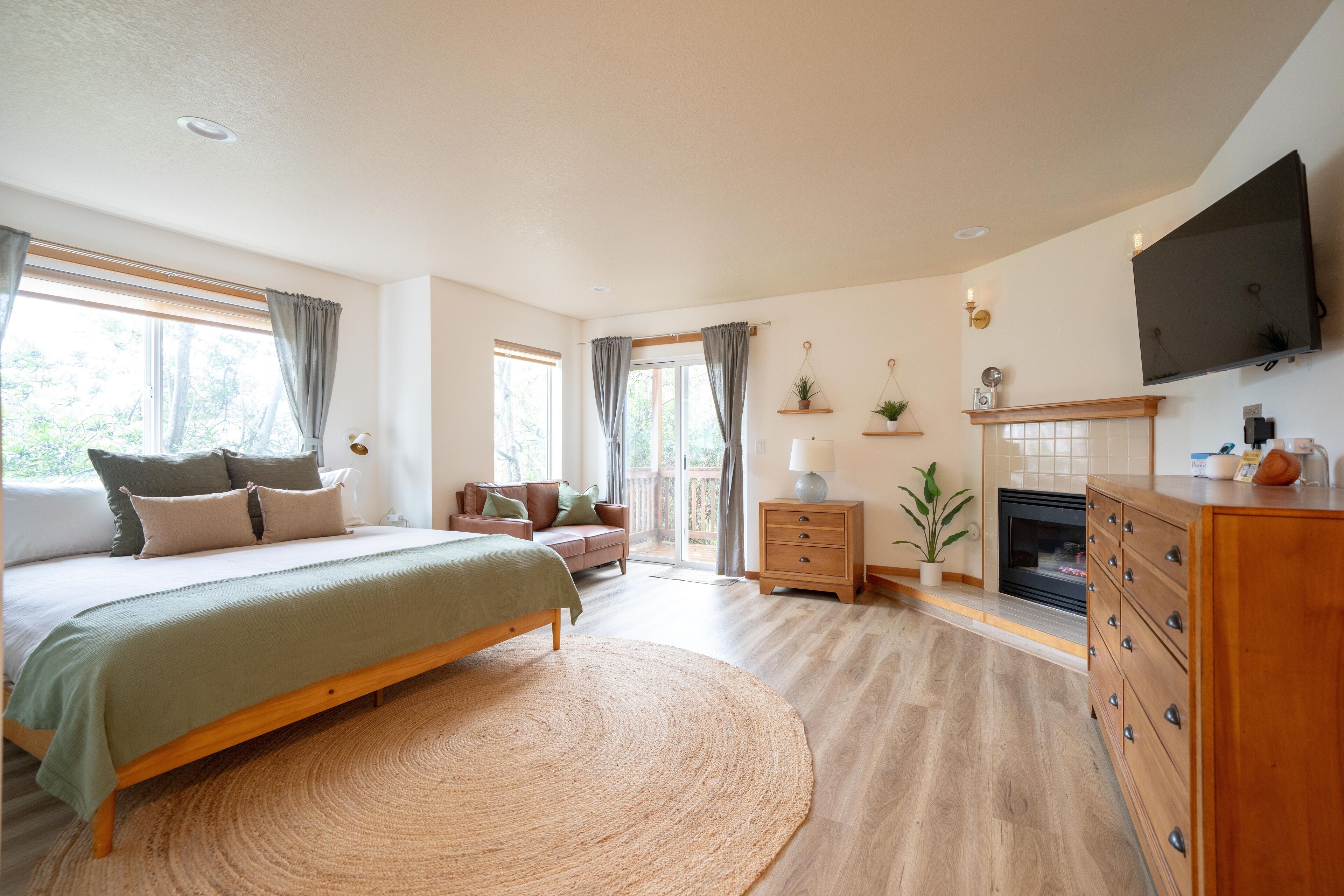 Een strijkplank/strijkijzer, gratis wifi, beddengoed