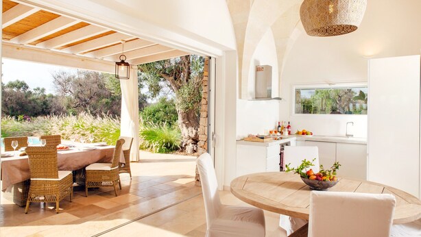 Outdoor dining - Modern 2-unit villa with heated pool and seaview (Leuca)