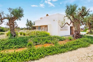 Exterior - Modern 2-unit villa with heated pool and seaview (Leuca)