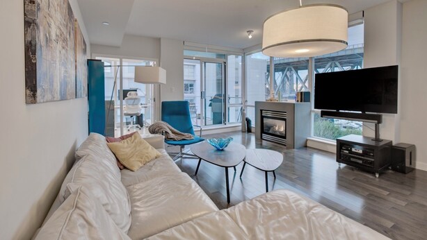Unclassified image, 1 of 74, button - LUXURY BEACH AVE 2 BED SUITE (Vancouver)